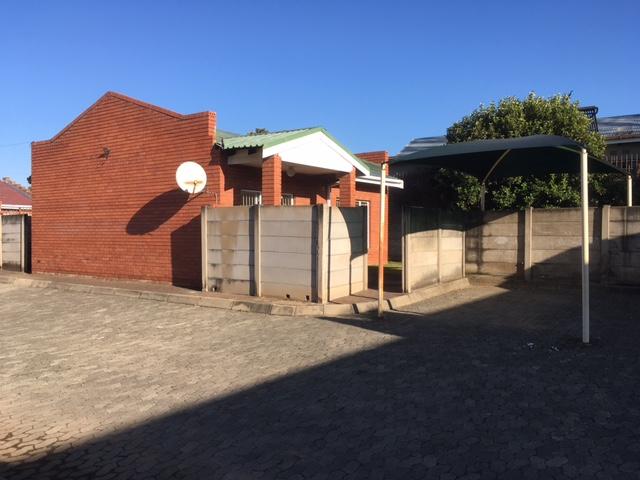 6 Bedroom Property for Sale in Ladybrand Free State